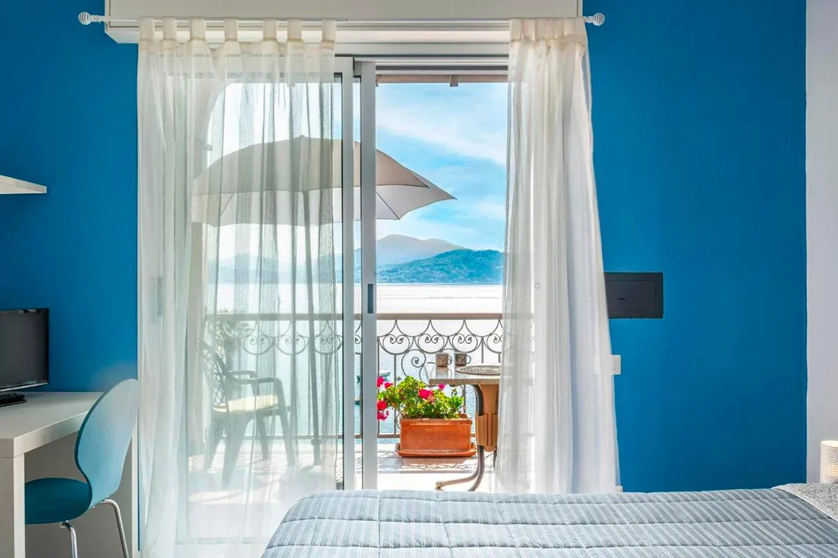 where to stay main